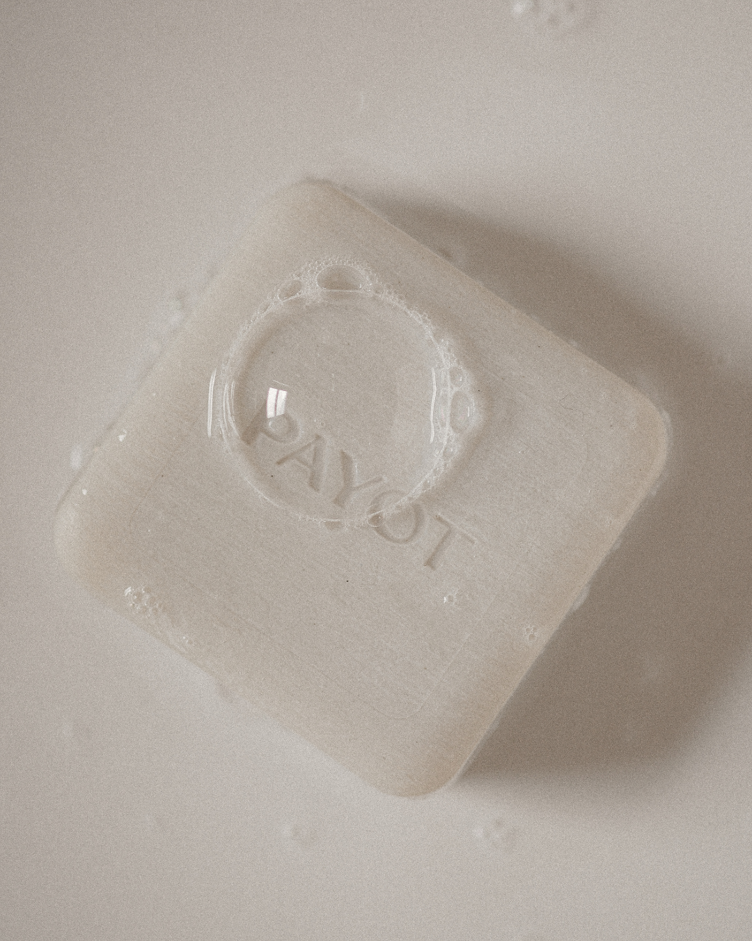 RITUEL DÉMAQUILLANT PÂTE GRISE